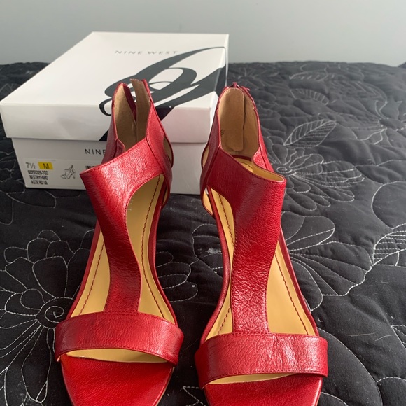 Nine West Leather Sandal - Picture 3 of 7